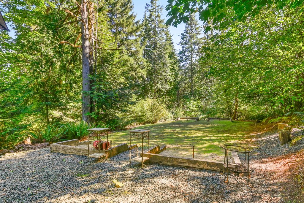 118-web-or-mls-_DSC1430 Horseshoe Pit