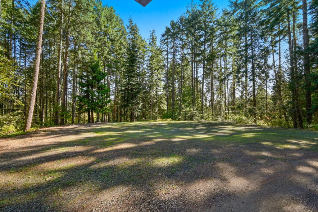 133-web-or-mls-_DSC0819 Parking Area