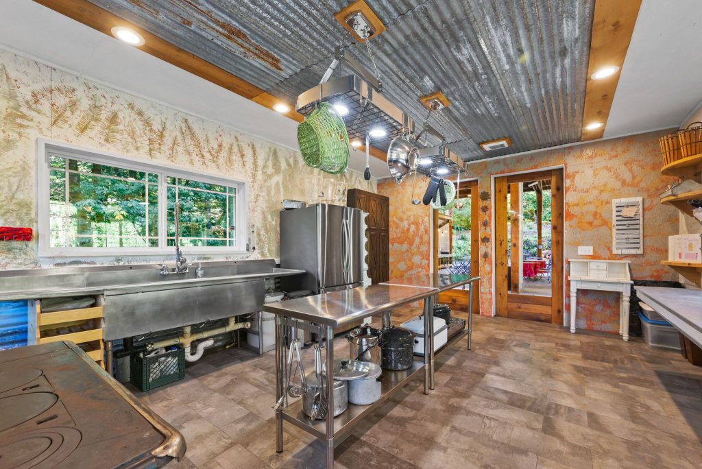 18-web-or-mls-_DSC0901 Catering Kitchen